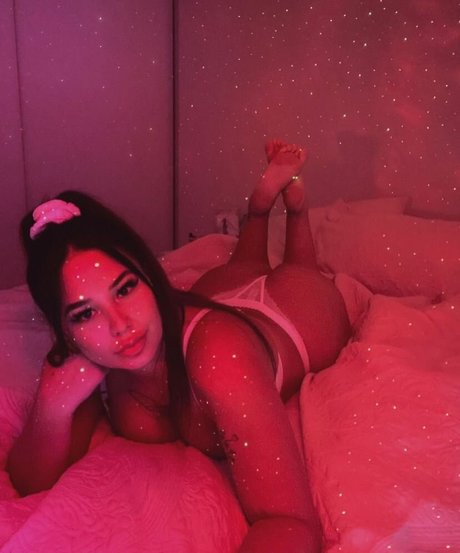 Baddie Embodied model hd picture