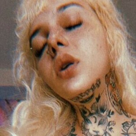 luluavalloni model high quality images