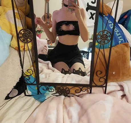 emmanoodle best model pic