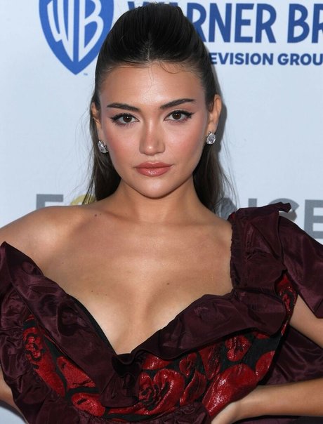 Daniela Nieves pretty actress photos