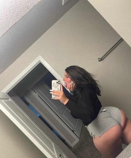 officialhostwiththemost actress image