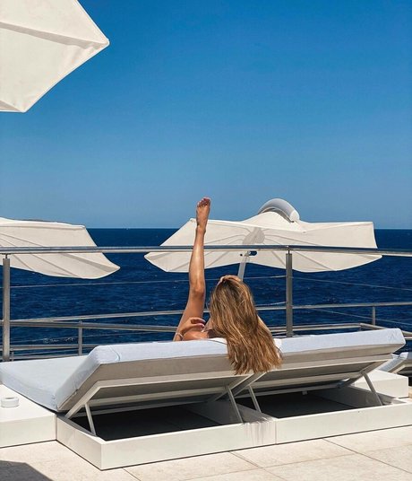 Izabella Krzan art star galleries