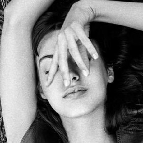 Louise Follain star nude picture