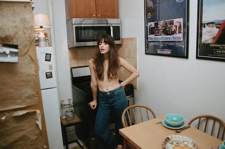 Louise Follain hd pornstar picture