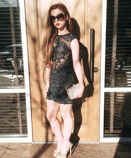 Raven Walton model pic