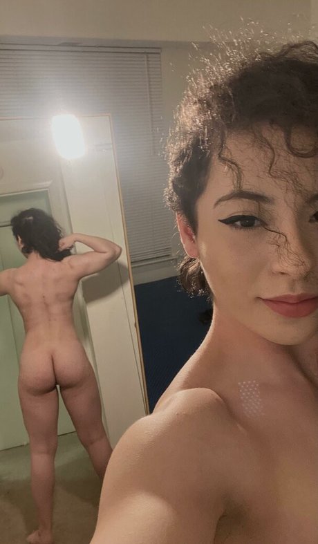 Curly Exotic pornstar free pic