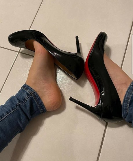 Rooxaanee Feet pornstar nice image