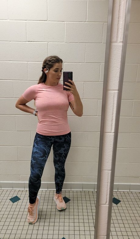 Lizzie All Day perfect model photo