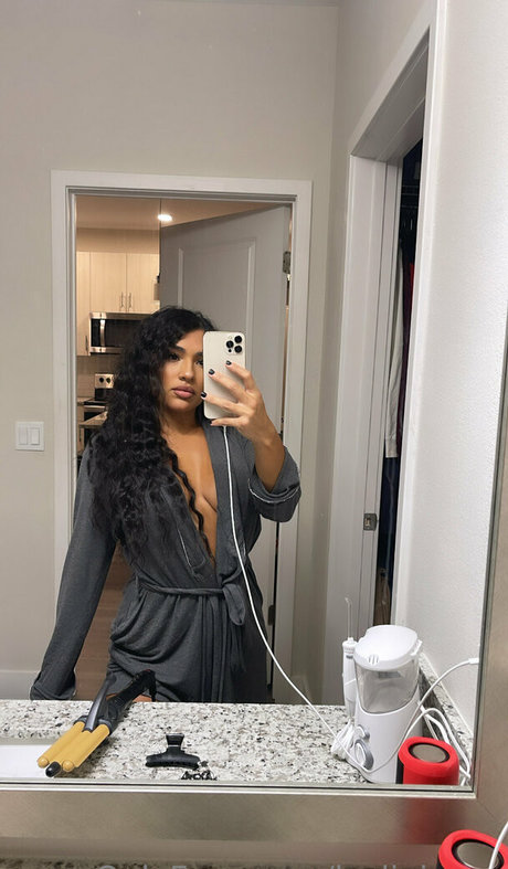 Leslie Ines naked model archive