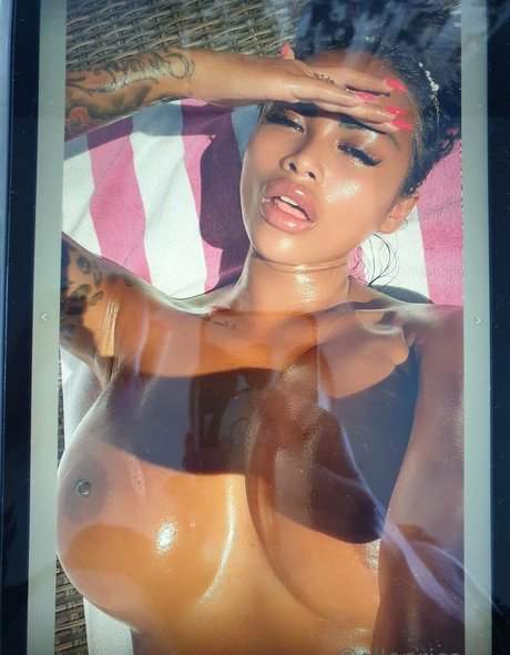 Elle Price model pretty img