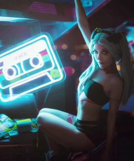 Aara Lee pretty actress pictures