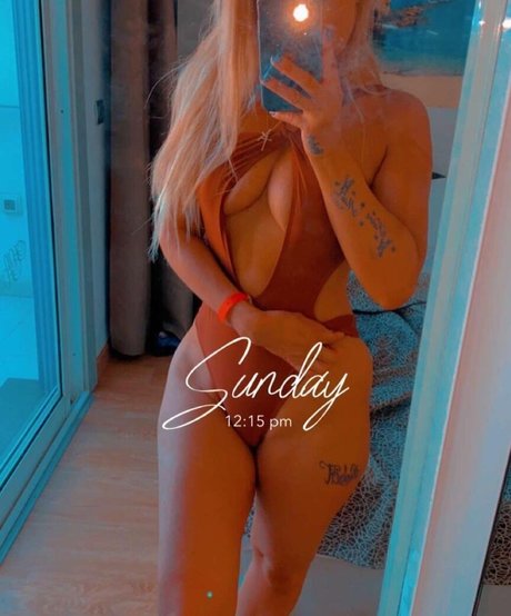 Honeyrae beautiful model photo