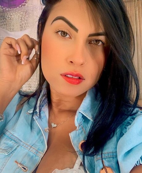 Gi Souza hd actress img