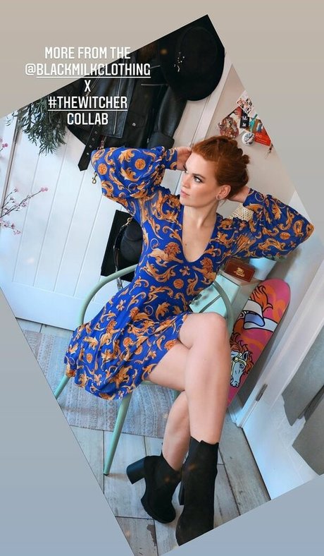 Hollie Bennett hot model gallery