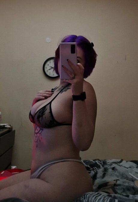 Megr0se star nude pic