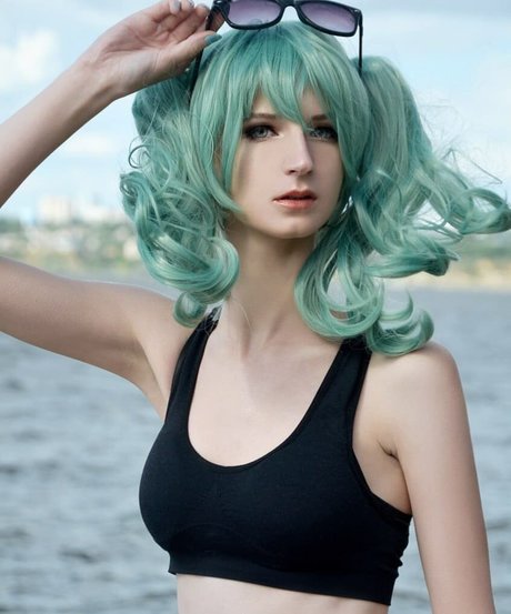 Holly White perfect actress gallery