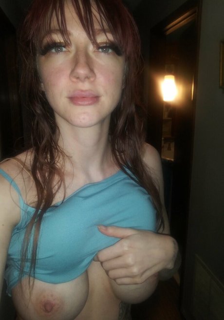 Karleigh Rogers xxx model pic