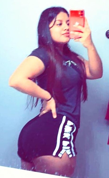 Dulcearl model naked image