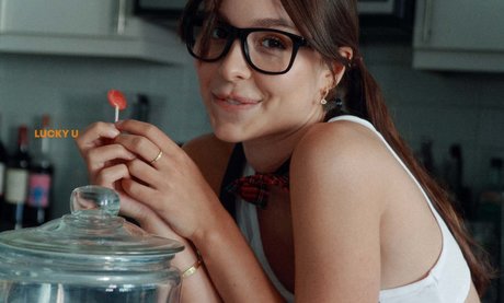 LuckyUmagazine model hot img