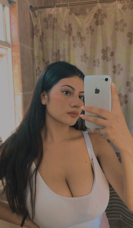 Paola Bustamante pornstar image