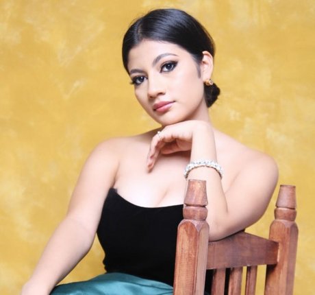 Paola Bustamante Quick model image