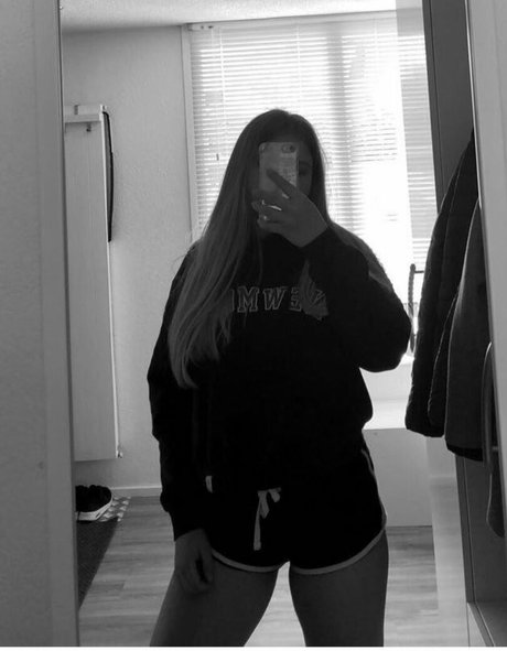 Aline Zwahlen model naked photo