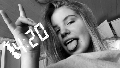 Aline Zwahlen pornstar free img