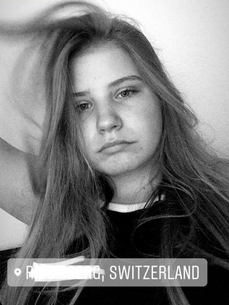 Aline Zwahlen star nice photo