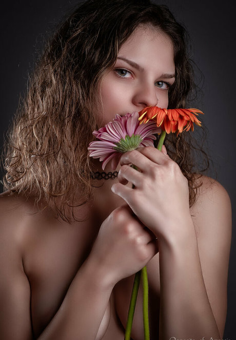 OppositeAmnesia model naked picture