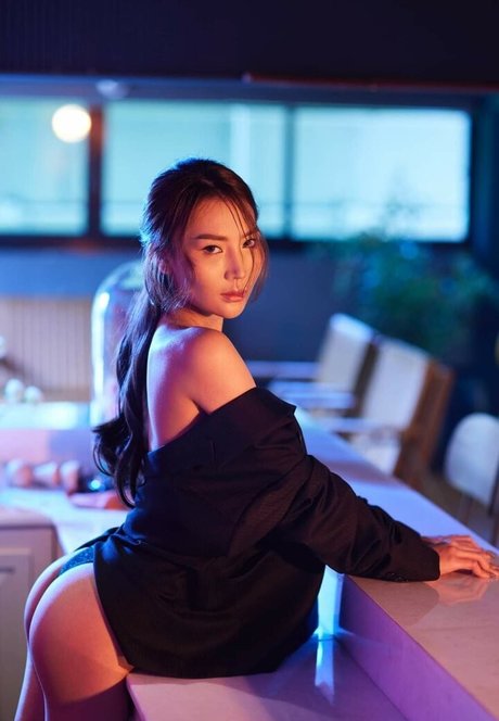 Watsamon nude model photo