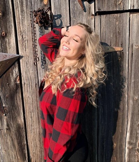 Morgan Watt hot star pic