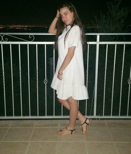 Sara Avni star erotic images