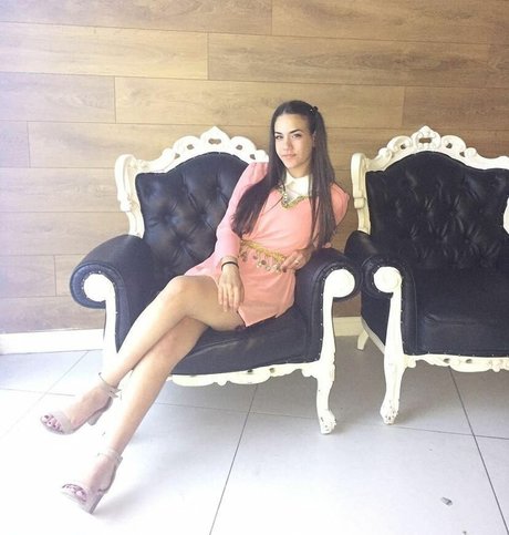 Sara Avni model nice photos