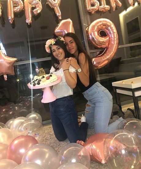 Sara Avni nude model photos