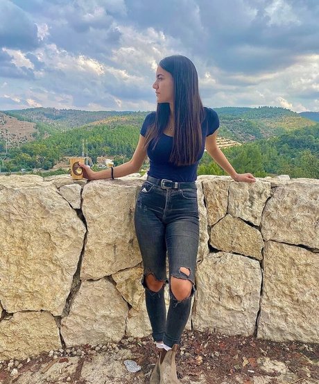 Sara Avni pretty star gallery