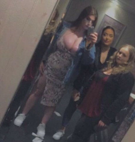 Sophie C porn model img