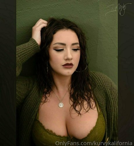 Kurvy Kalifornia sexy actress gallery