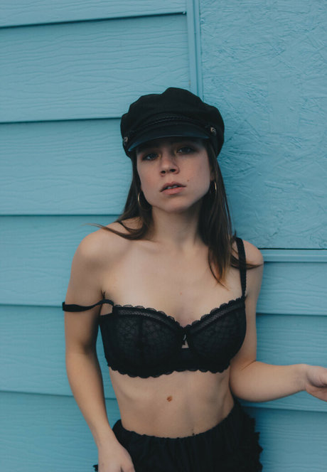 Peacelynn art actress pics