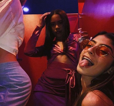 Antoenella nude star pictures