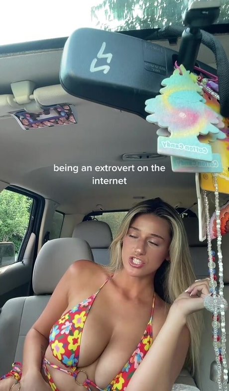 Maddie Hope model beautiful pic