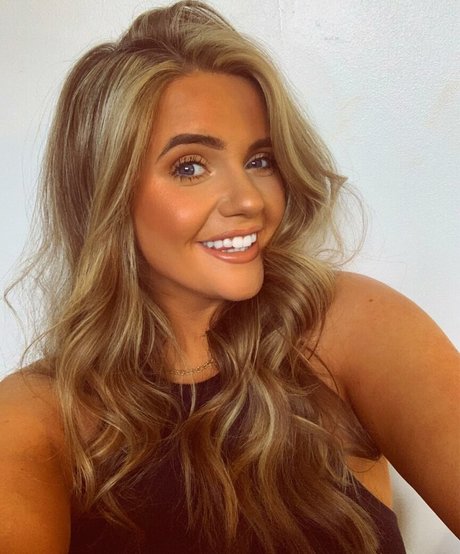 Emily Mather sexy actress pic