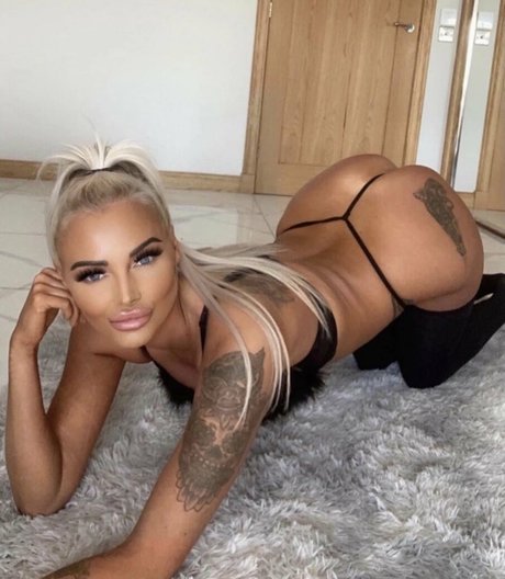 Natasha Cheri model art photos