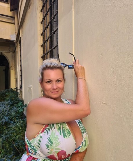 pati rose_ star photo