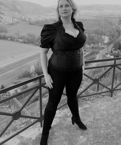 pati rose_ model high quality image