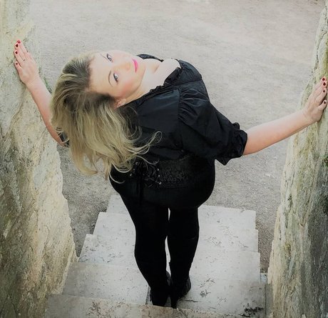 busty ebony onlyfans pornographic image