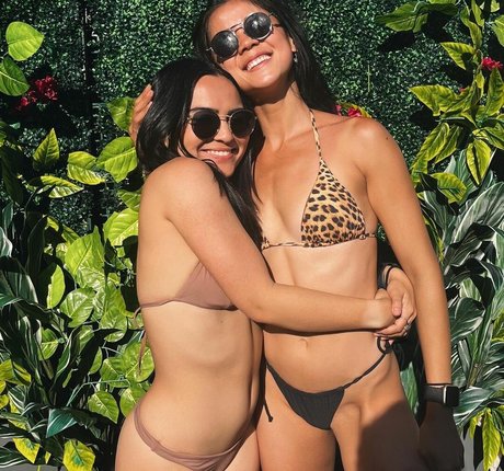 Leah Lewis sexy pornstar img