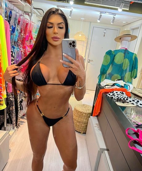 Mayara Della Vega art star images