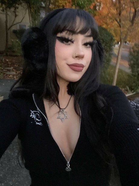 AnnaliseHorror model hd gallery