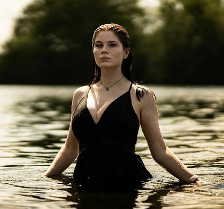 anoukjhn nude star pic