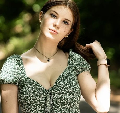 anoukjhn nude actress image